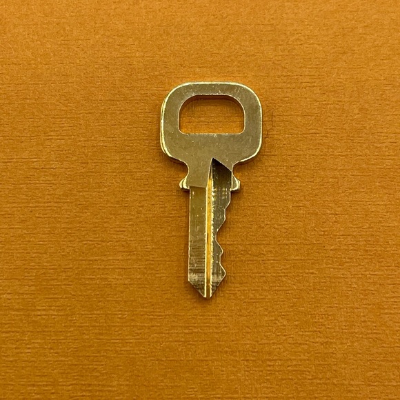 Louis Vuitton Gold Tone Cadena Key #306 For Speedy Alma Lock LV 🔑 - Picture 8 of 13